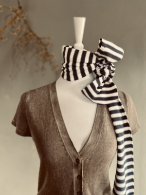 hübscher, gestreifter Schal – Bild 1