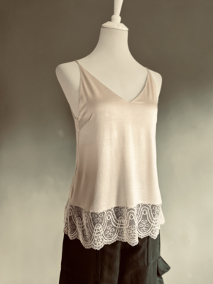 Top mit zarter Spitze von von mey, M – Bild 1