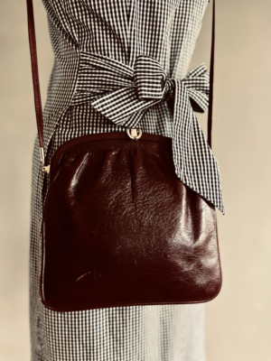 kleine dunkelrote Ledertasche – Bild 1