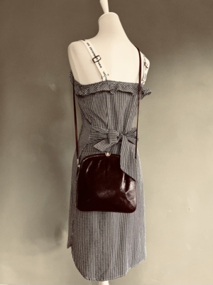 kleine dunkelrote Ledertasche – Bild 4
