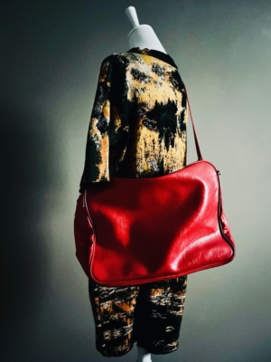 große rote Tasche aus Kunstleder – Bild 1