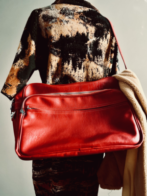 große rote Tasche aus Kunstleder – Bild 3