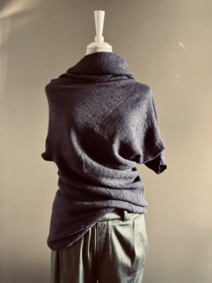 weicher asymmetrischer Pullover von Stefanel, S – Bild 3