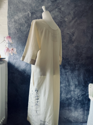 Künstlerisches Kleid aus Papier von Annette Görtz, XL – Bild 3