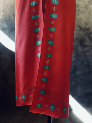 luxuriöses Seidentuch von Charlotte Sparre – Bild 3