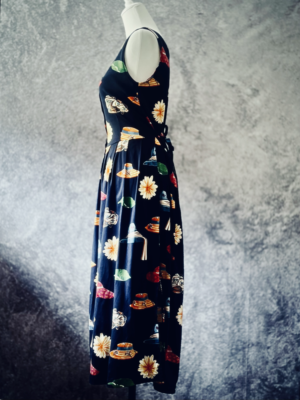 Kleid mit Hüten von Daniels, M – Bild 4